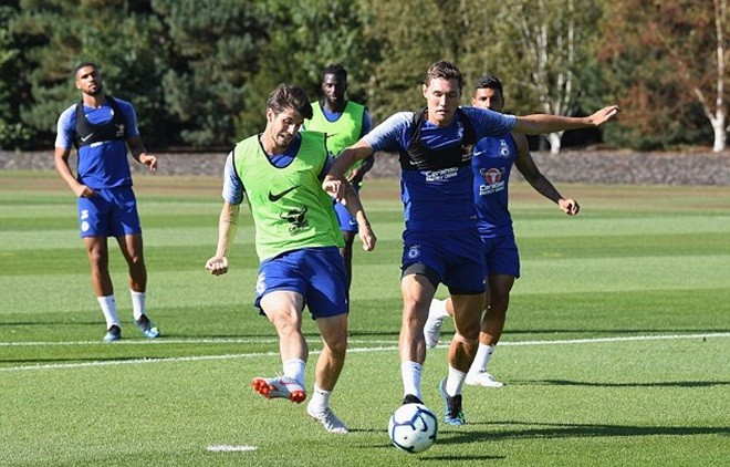 Willian trở lại tập luyện cùng Chelsea - Bóng Đá