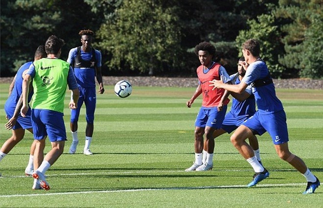 Willian trở lại tập luyện cùng Chelsea - Bóng Đá