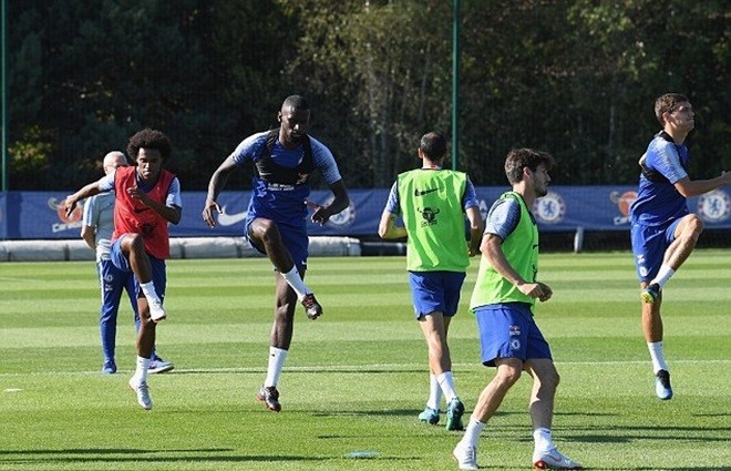 Willian trở lại tập luyện cùng Chelsea - Bóng Đá