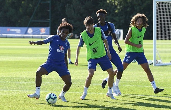 Willian trở lại tập luyện cùng Chelsea - Bóng Đá