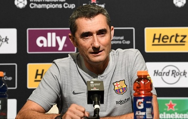 HLV Valverde lên tiếng chốt tương lai thủ thành Cillessen - Bóng Đá