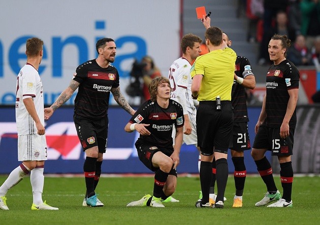 Hùm xám bất lực trước 10 người của Leverkusen - Bóng Đá