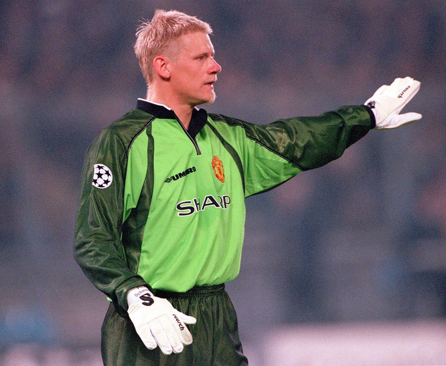10 thủ môn xuất sắc nhất do NHM bình chọn: Kahn chỉ chịu thua Buffon - Bóng Đá