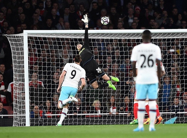 Oezil khiến Man Utd trở về kiếp 