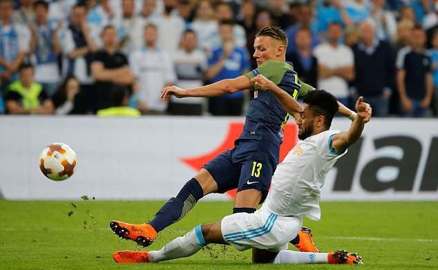 Alexis Sanchez 'một mình một cõi' ở Carrington - Bóng Đá
