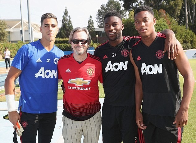 'Bậc thầy diễn xuất' Hollywood đến tận khu tập luyện tại Man Utd tại Mỹ - Bóng Đá