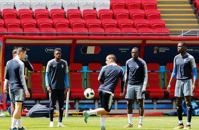 Bị Ronaldo giơ nắm đấm dọa, Dybala đáp trả không vừa - Bóng Đá