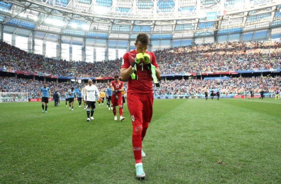 Luis Suarez rơi lệ trong ngày Uruguay chia tay World Cup 2018 - Bóng Đá