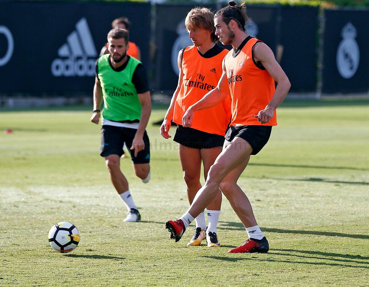 Sân tập vắng sao, tân binh 60 triệu bảng của Man City tha hồ thể hiện tuyệt kĩ - Bóng Đá