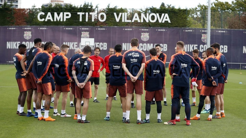 Đội hình đáo hạn hợp đồng hay nhất Ngoại hạng Anh: Siêu tiền đạo Ibrahimovic - Bóng Đá