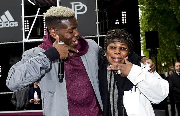 Pogba rạng rỡ bên mẹ hiền trong chiến dịch quảng bá cho Adidas - Bóng Đá
