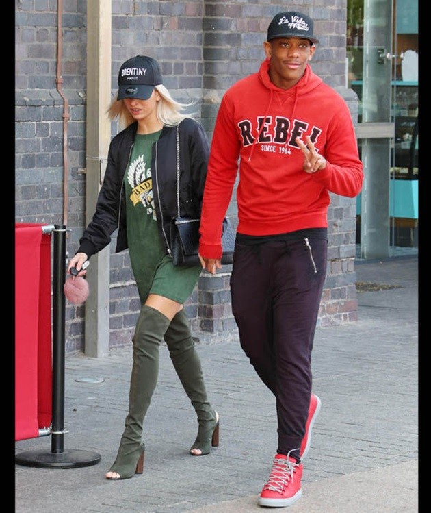 Martial thoải mái mua sắm trước đại chiến Manchester - Bóng Đá