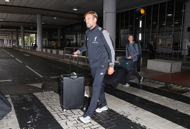 Vừa thắng Man Utd, Liverpool đã tức tốc trở về Anh - Bóng Đá