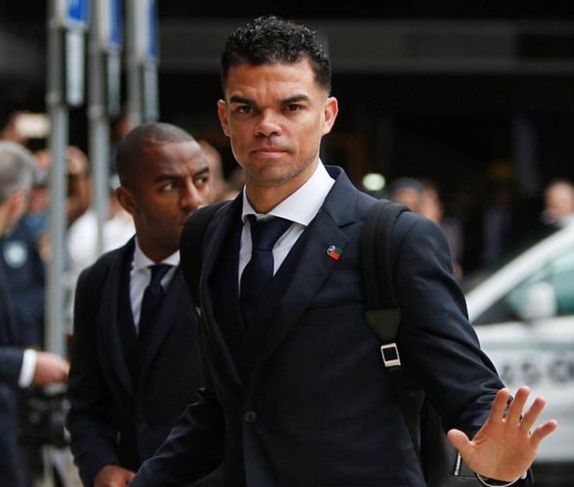 Dàn sao Man Utd lái siêu xe đến sân tập - Bóng Đá