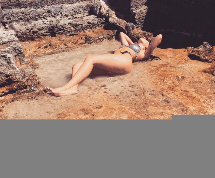Ronaldo chưa đá, bạn gái đã 'ghi bàn' với bikini màu hồng nhạt - Bóng Đá