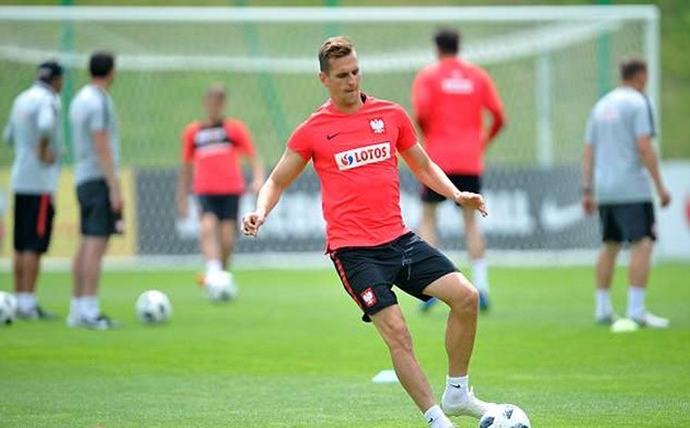 Lewandowski kheo cơ bắp cuồn cuộn trên sân tập Ba Lan - Bóng Đá