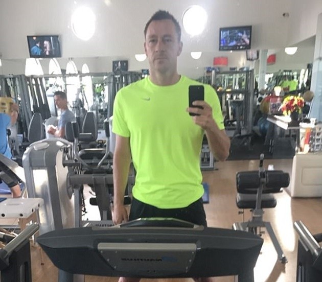 John Terry đi nghỉ mát sau bàn thắng lịch sử cho Chelsea - Bóng Đá