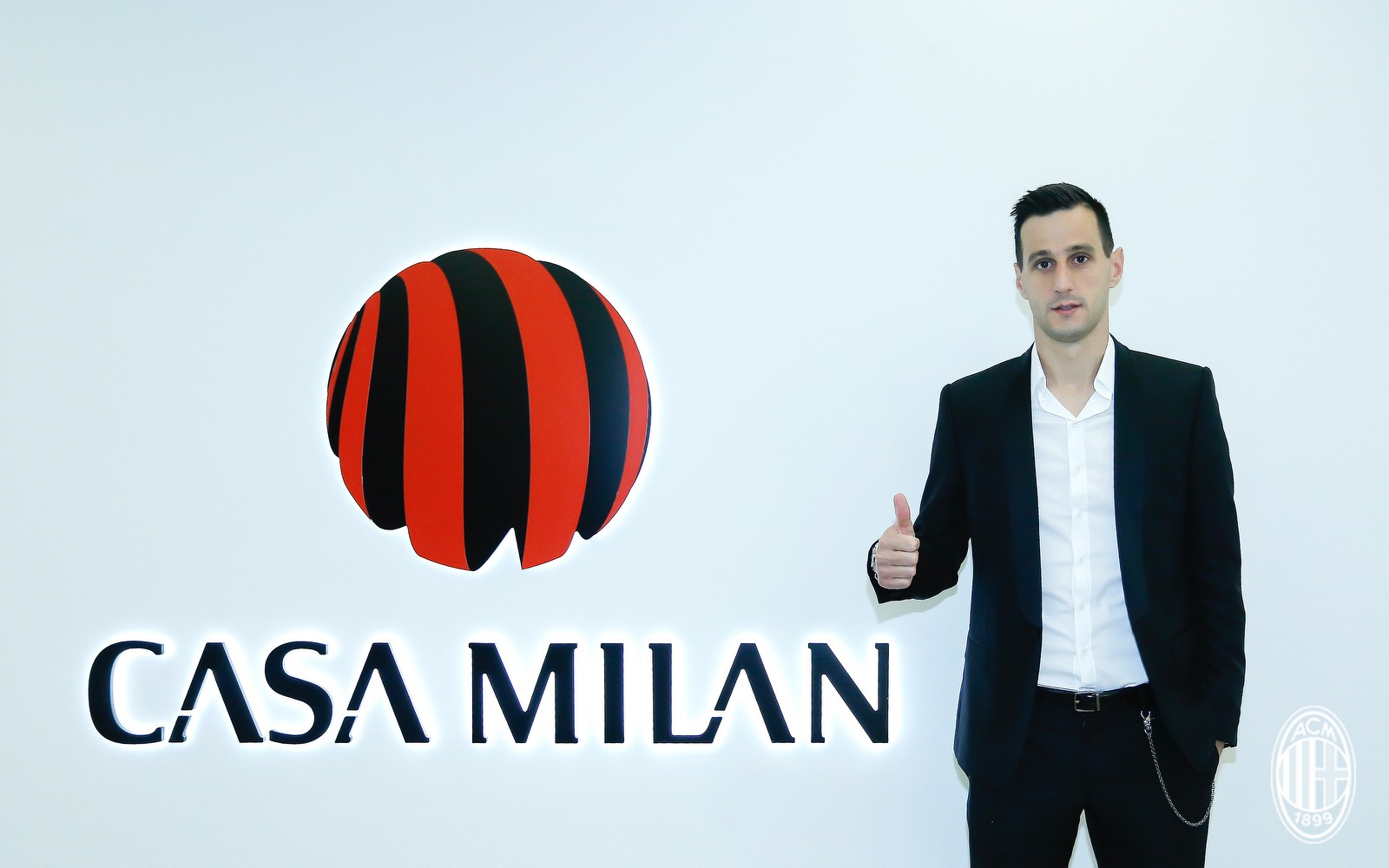 Chốt sổ 'dùm' Milan, sao Croatia nhận luôn số áo huyền thoại  - Bóng Đá