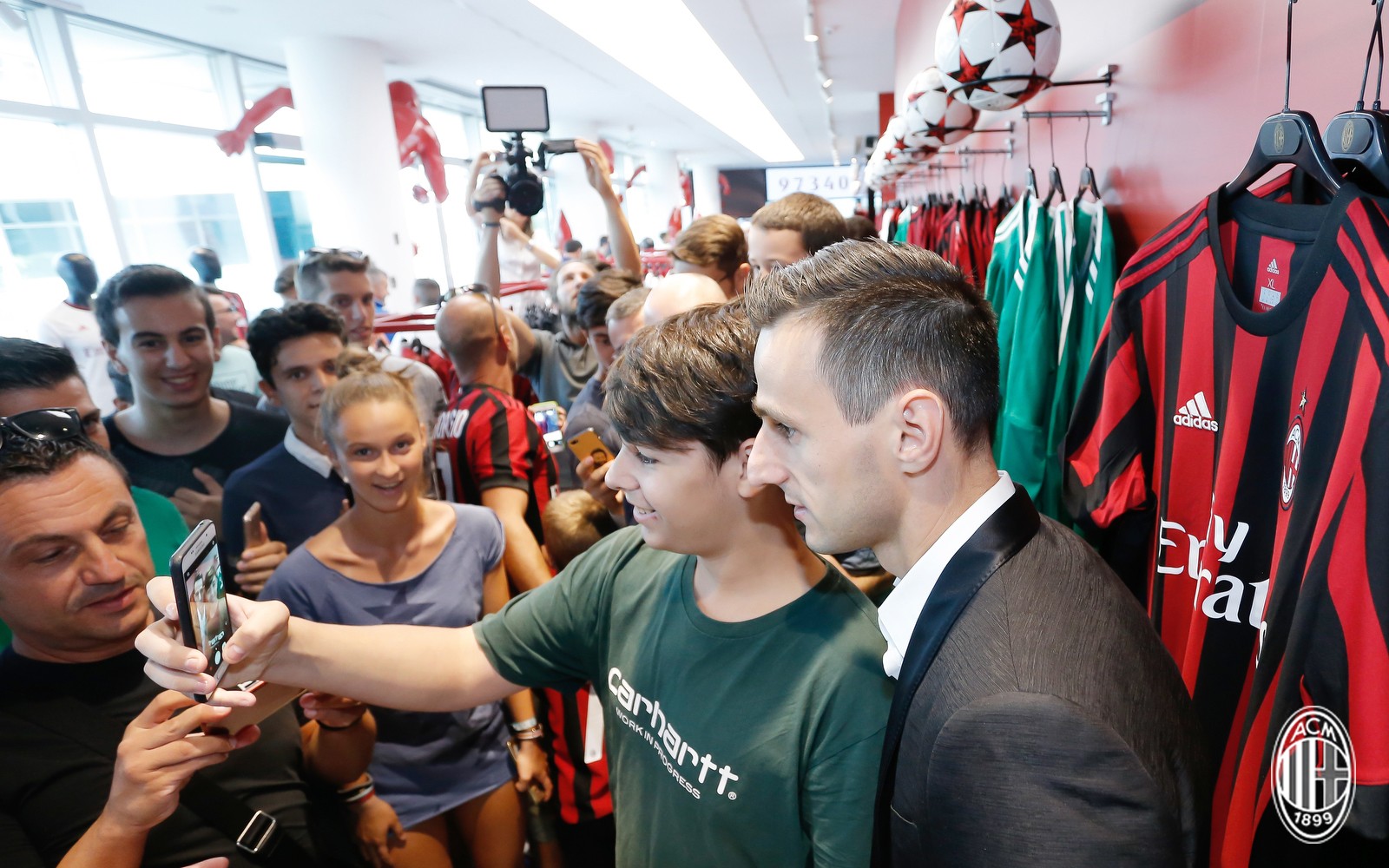 Chốt sổ 'dùm' Milan, sao Croatia nhận luôn số áo huyền thoại  - Bóng Đá