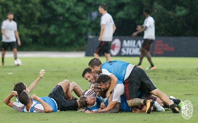 Sao AC Milan đội mưa luyện tập, sếp lớn hài lòng - Bóng Đá