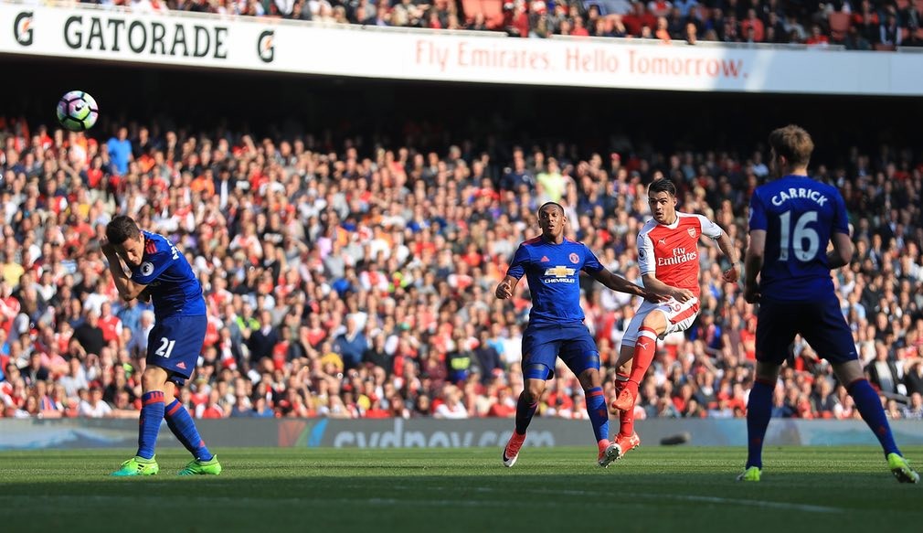 Cuộc đua top 4 Ngoại hạng Anh: Arsenal khiến Liverpool, Man City 