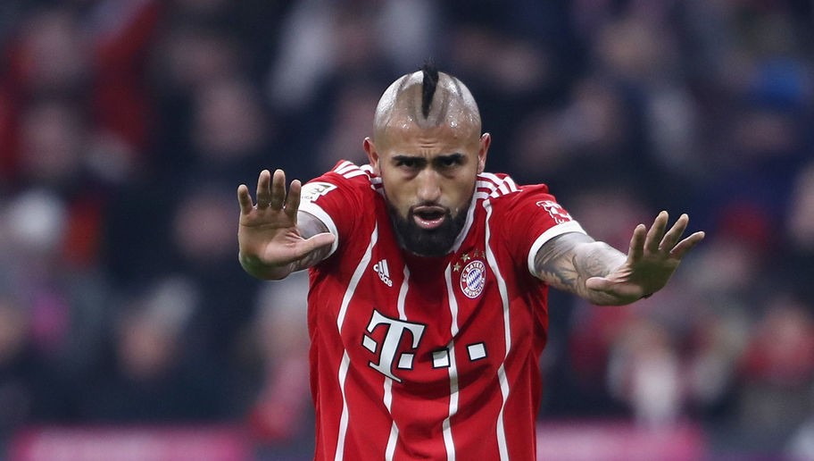 Arturo Vidal hậm hực với quả penalty của Ronaldo? - Bóng Đá