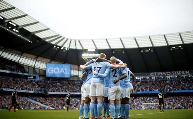 Jesus khiến khán giả tròn mắt khi tái hiện pha bay người đánh đầu của Persie - Bóng Đá
