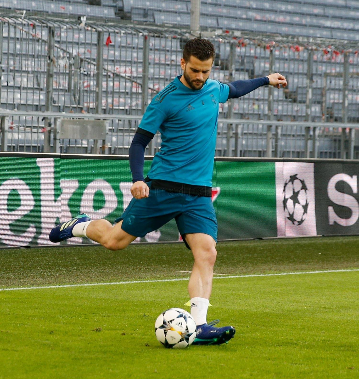 Lloris liều mình chùi bóng cứu lấy tấm vé dự Champions League cho Tottenham - Bóng Đá