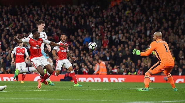 Oezil khiến Man Utd trở về kiếp 