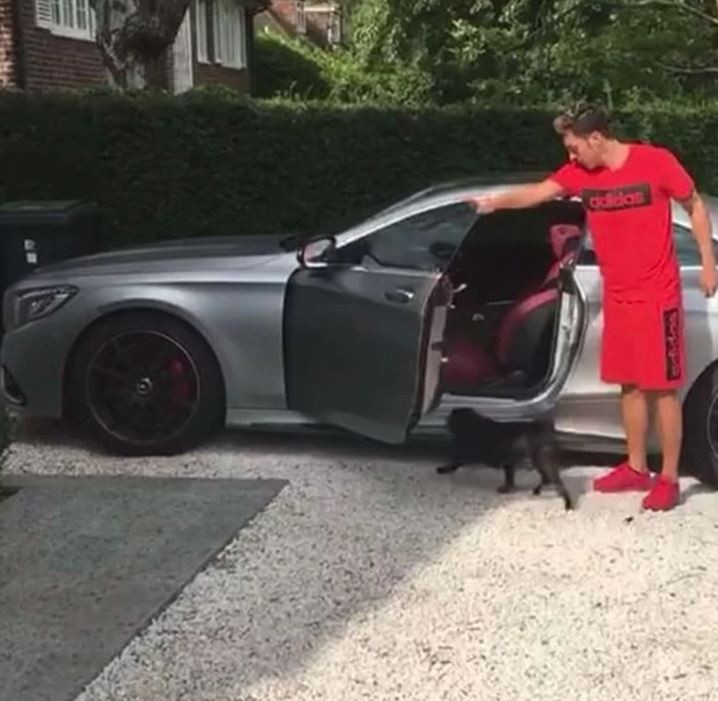 CHÍNH THỨC: Steven N'Zonzi đến Roma, khoe số áo lạ - Bóng Đá