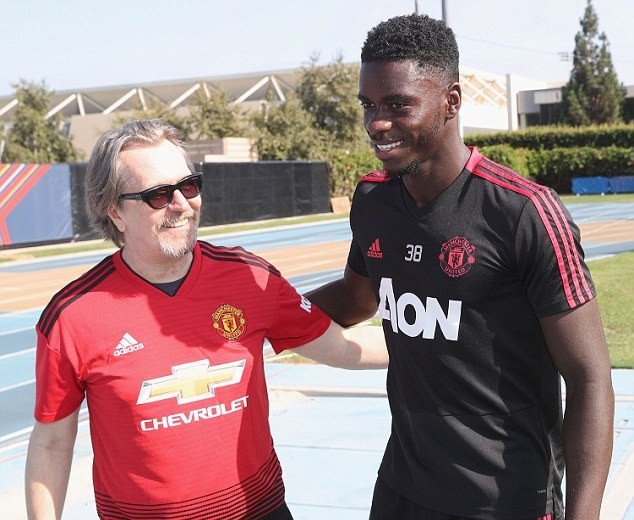 'Bậc thầy diễn xuất' Hollywood đến tận khu tập luyện tại Man Utd tại Mỹ - Bóng Đá