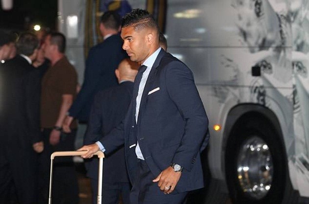 Ronaldo và đồng đội lộ vẻ mệt mỏi khi hành quân đến Kiev trong đêm - Bóng Đá