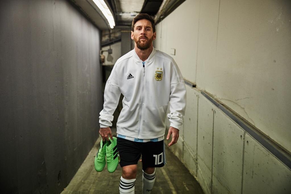 Messi ra mắt mẫu giày World Cup - Bóng Đá
