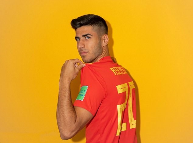 ramos khoe hình xăm - Bóng Đá