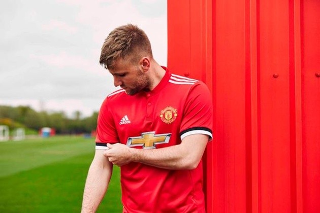 Dàn sao Man Utd bảnh bao trong ngày ra mắt áo đấu mới - Bóng Đá