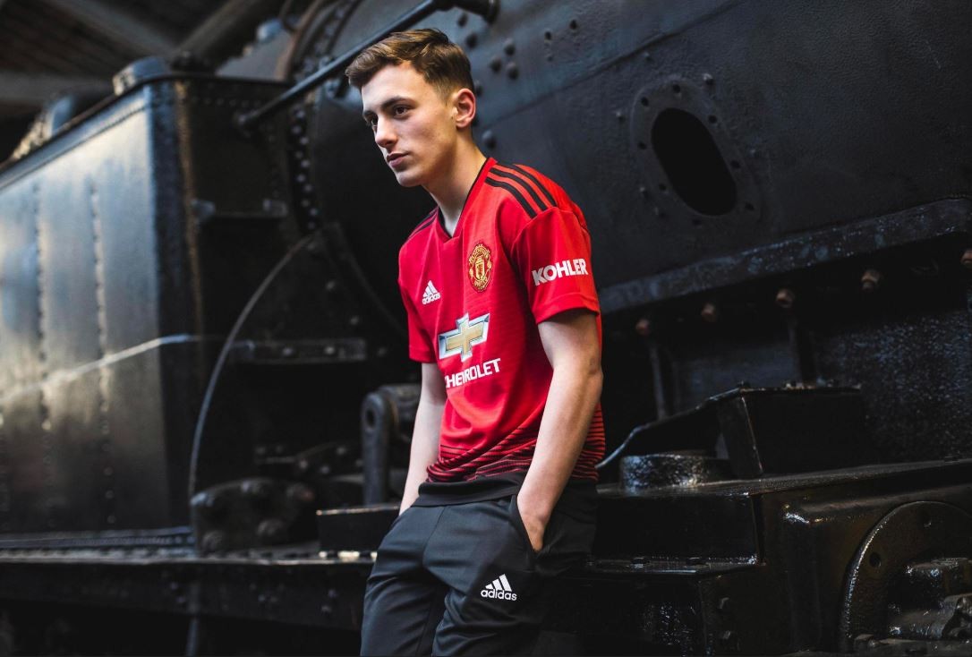 Man Utd chính thức ra mắt áo đấu sân nhà mùa 2018/19: Pogba cực ngầu - Bóng Đá