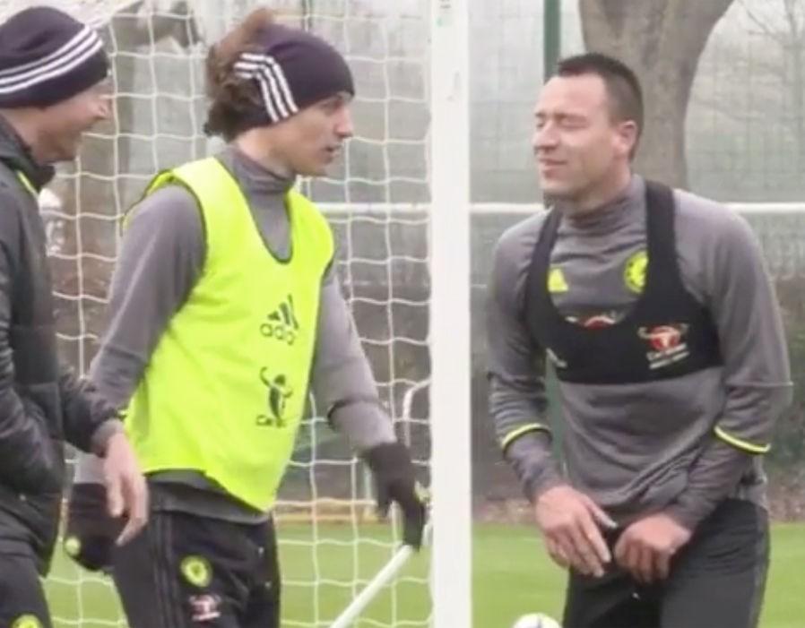 Làm gương cho học trò, Joachim Low tập thể dục buổi sán hưởng cái nắng Sochi - Bóng Đá