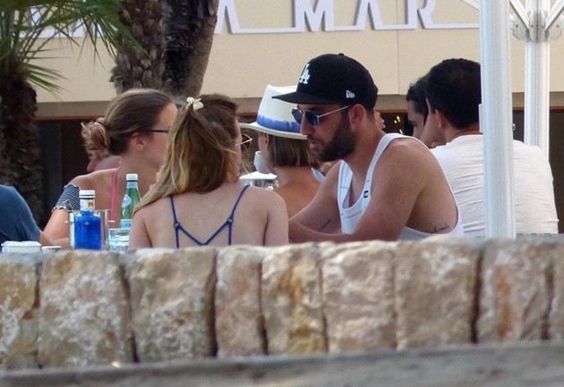 Gác lại nỗi sầu World Cup, Higuain chiều vợ hết cỡ ở biển Mallorca - Bóng Đá