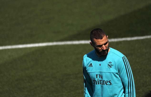 Cơ đùi Ronaldo như muốn nứt ra khi tập luyện - Bóng Đá