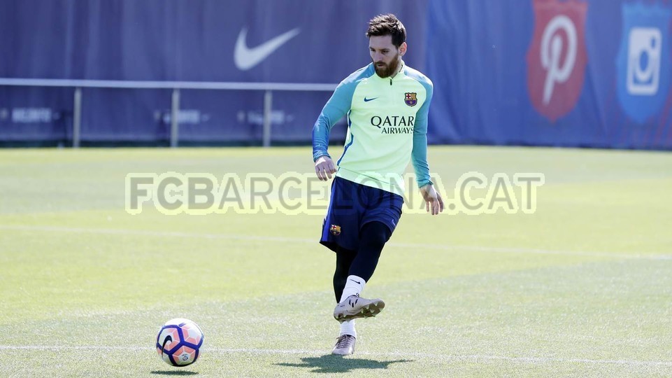 'Tá hỏa' với kiểu tóc mới của Bellerin - Bóng Đá