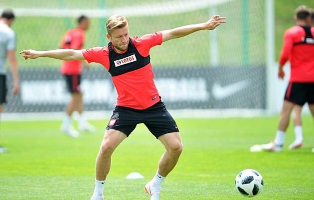 Lewandowski kheo cơ bắp cuồn cuộn trên sân tập Ba Lan - Bóng Đá