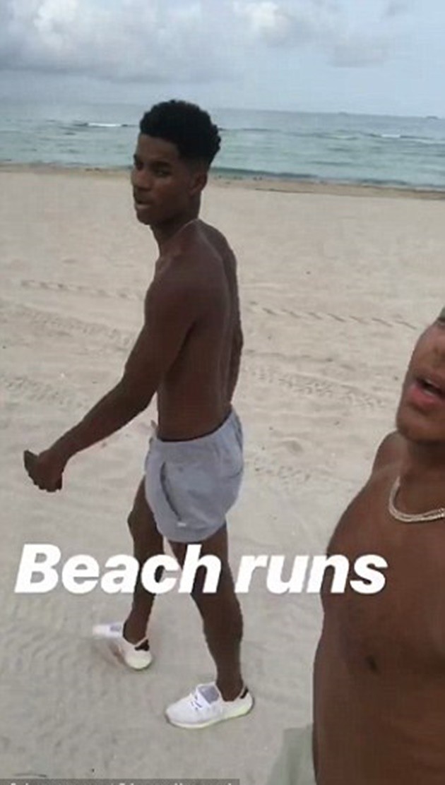 Jesse Lingard và Marcus Rashford dính như sam ở biển Miami - Bóng Đá
