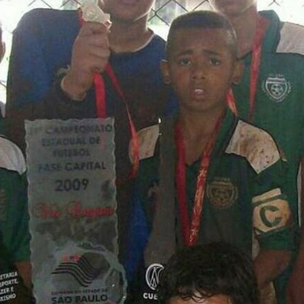Gabriel Jesus: Từ khu ổ chuột thành niềm hi vọng cho cả đất nước - Bóng Đá