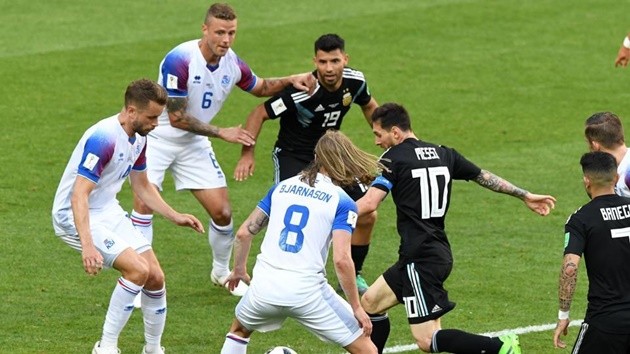 Khởi đầu chậm hơn Ronaldo, nhưng Messi sẽ đi xa hơn? - Bóng Đá