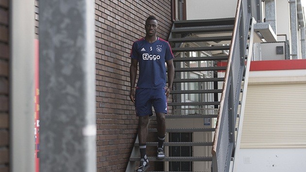 Davinson Sanchez bất ngờ trở lại sân tập, 'lật kèo' Tottenham? - Bóng Đá