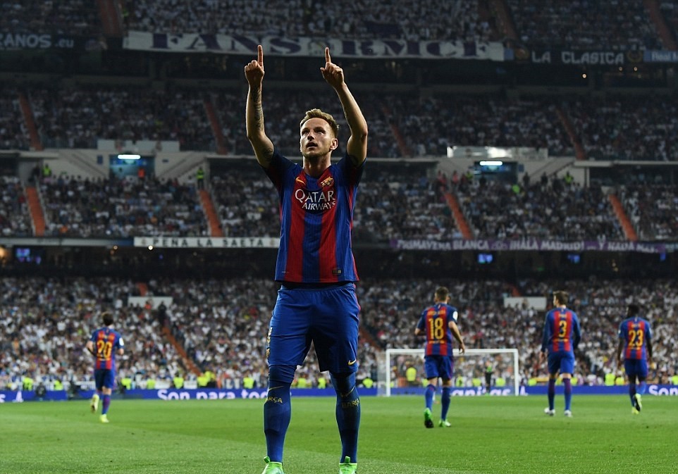 Chùm ảnh: Messi ngậm bông băng vẫn giúp Barca đánh bại Real - Bóng Đá