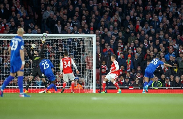 Monreal tiếp tục tỏa sáng giúp Arsenal sáng cửa top 4 - Bóng Đá