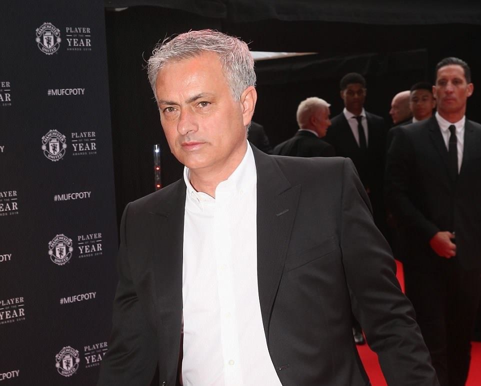 Bỏ qua Matic, De Gea, HLV Mourinho gây sốc khi trao giải Cầu thủ xuất sắc nhất cho cầu thủ này - Bóng Đá