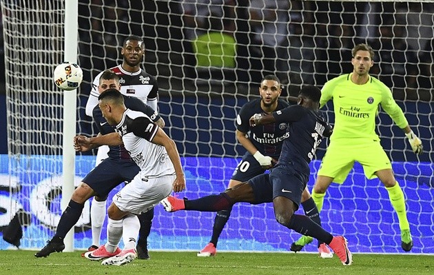 Cavani thăng hoa, PSG thắng dễ Guingamp - Bóng Đá