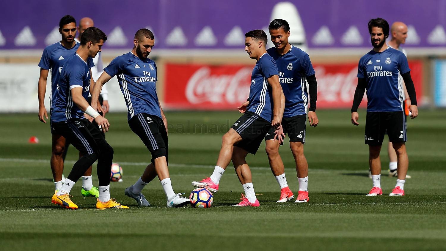 Dàn sao Man Utd hớn hở 'tự sướng' cùng nhà vô địch F1 - Bóng Đá